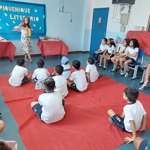 Piquenique literário na Escola Municipal Rubens Berardo.