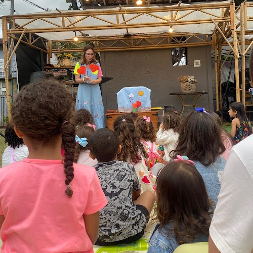 Contação de história Otto e Vicentte na FLIJ, em Jacarepaguá.